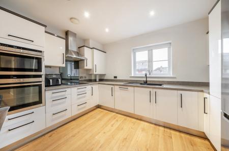 1388266-15-694022...