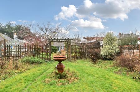 1386746-5-6943f27...