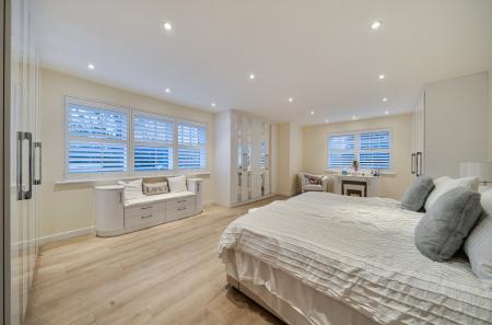 1399904-5-69692a8...