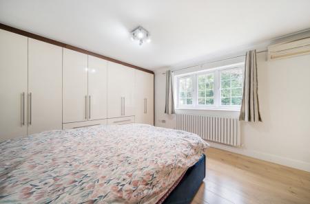 1400938-5-69711f6...