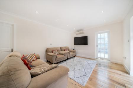 1400938-20-697120...