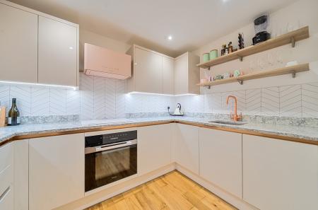 1401564-8-69724c6...