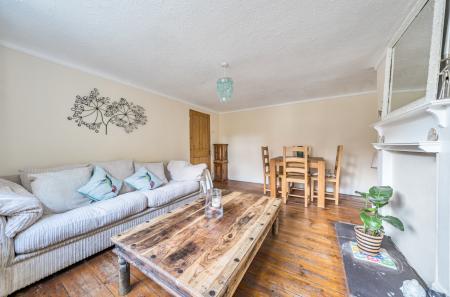 1403787-7-697c998...