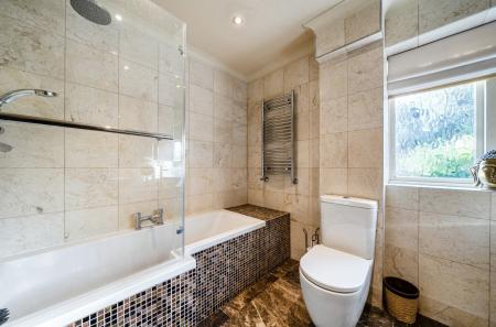 1404353-4-697b75d...