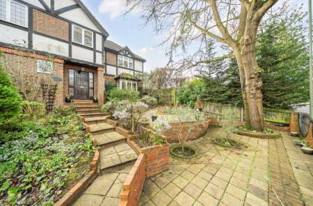 1404353-24-697b77...