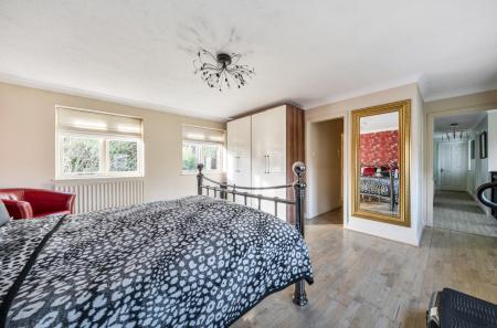 1404353-2-697b75b...