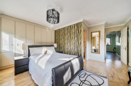 1404353-12-697b76...