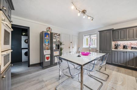 1404353-20-697b77...