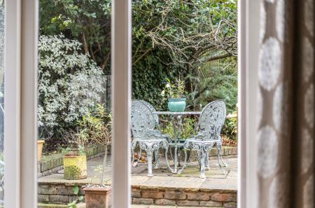 1404353-16-697b77...