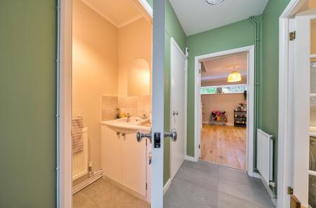 1407570-9-6984f77...