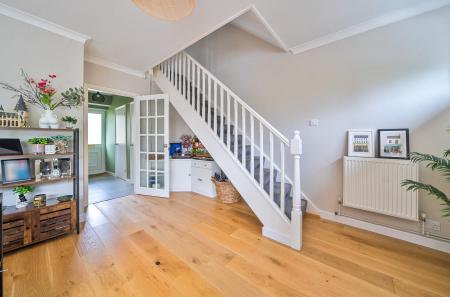 1407570-12-6984f7...