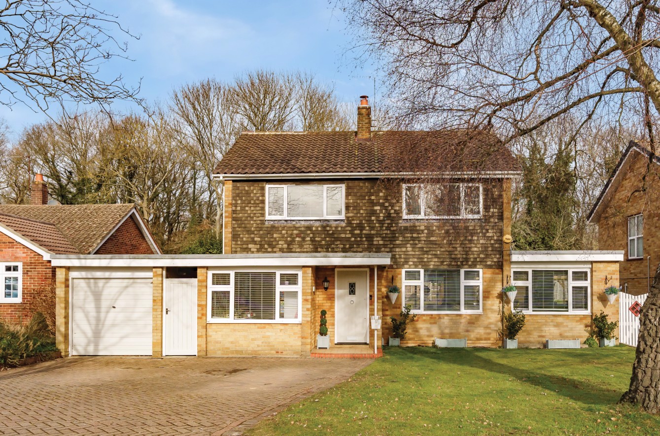 4 bedroom Detached House for sale in Orpington