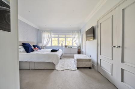 1353184-12-68c92b...