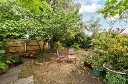 1341777-4-68af5c6...