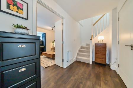 16-681c8c75c8c6d-...