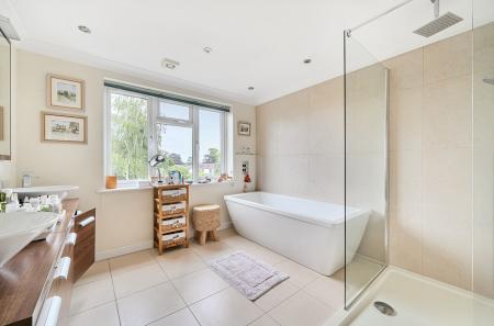 1295029-5-682e12c...