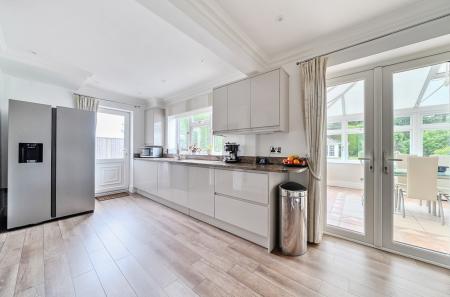 1305490-9-684970e...