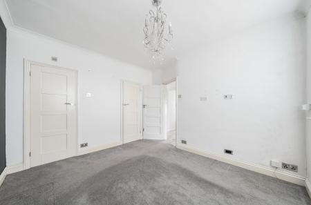 1376628-5-690b4d4...