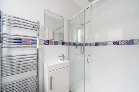 1376628-7-690b4d5...