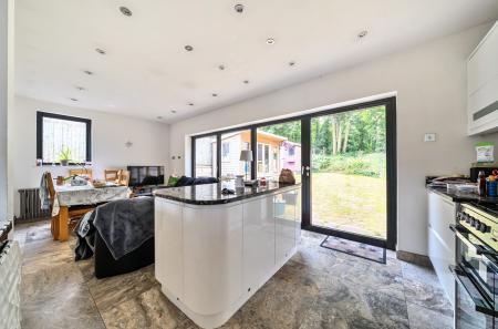 1305227-6-68553cc...