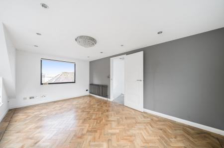 1376628-20-690b4d...