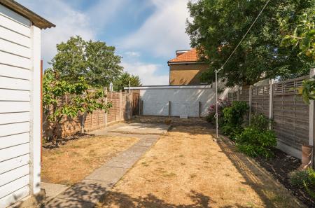 1305179-17-6863b3...