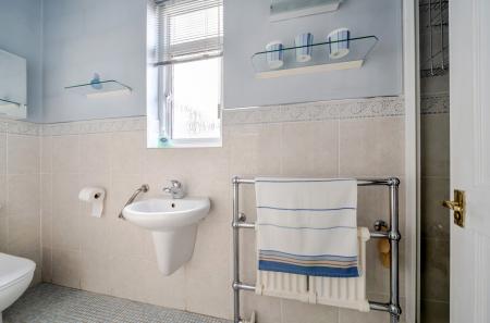 1329130-11-689b13...