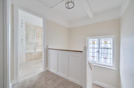 1348813-23-68bed8...