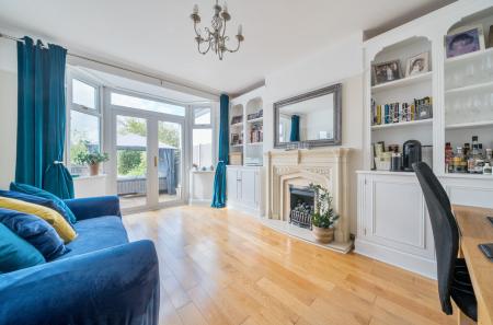 1348813-4-68bed4f...