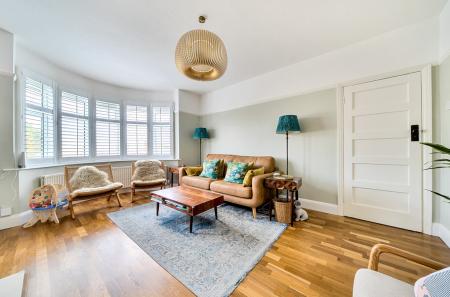 1359458-5-68df7db...