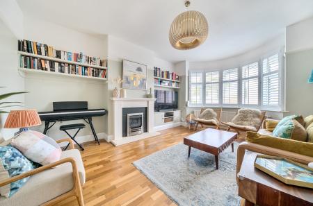 1359458-4-68df7d9...