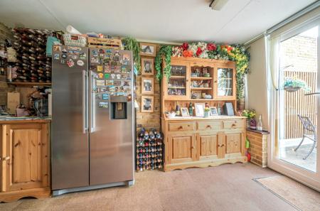 1370645-8-68fa73a...