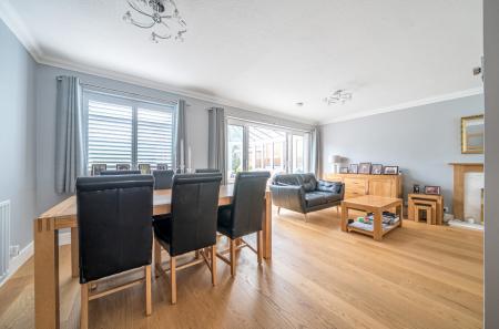 1370645-13-68fa74...