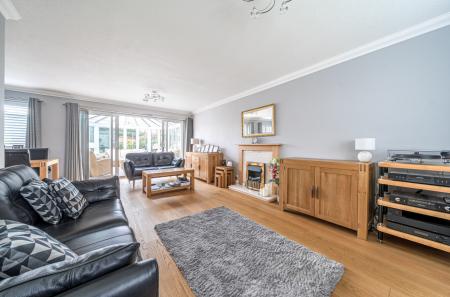 1370645-15-68fa74...