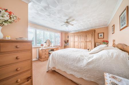 1370645-20-68fa74...