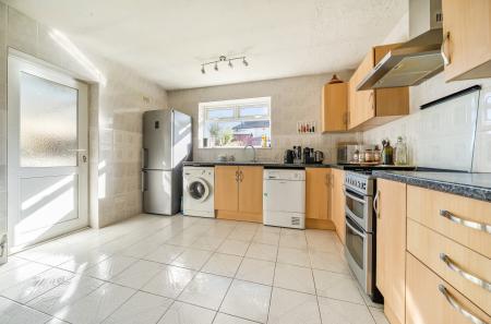 1371238-5-68fb5e0...