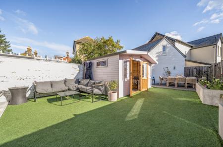 1371587-12-68fb9f...