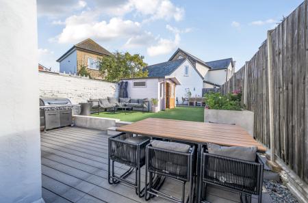 1371587-11-68fb9f...