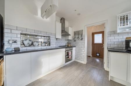 1371587-7-68fb9f3...