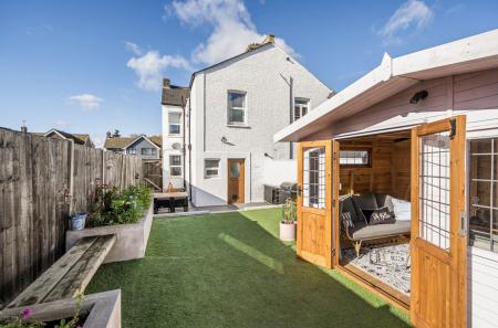 1371587-15-68fb9f...