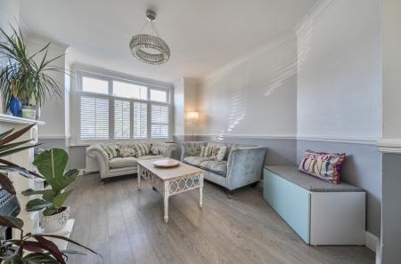 1371587-2-68fb9eb...