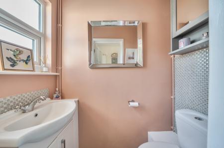 1371587-9-68fb9f5...