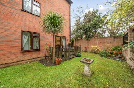 1374308-15-690492...