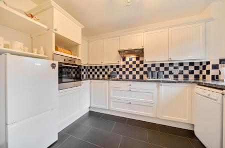 1374308-10-690491...