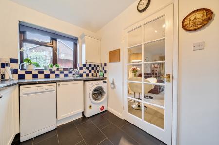 1374308-11-690491...