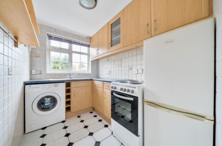 1372433-4-68ff7a8...