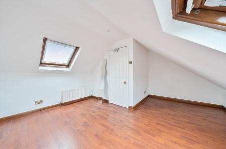 1372433-11-68ff7a...