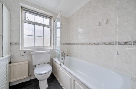 1372433-5-68ff7a9...