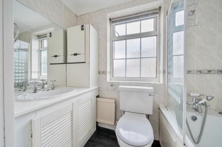 1372433-6-68ff7aa...