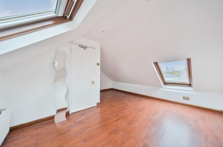 1372433-10-68ff7a...